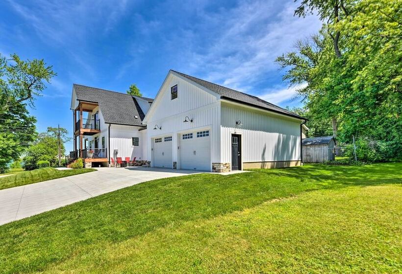 Charming Lake Erie Getaway: Walk To Beach!