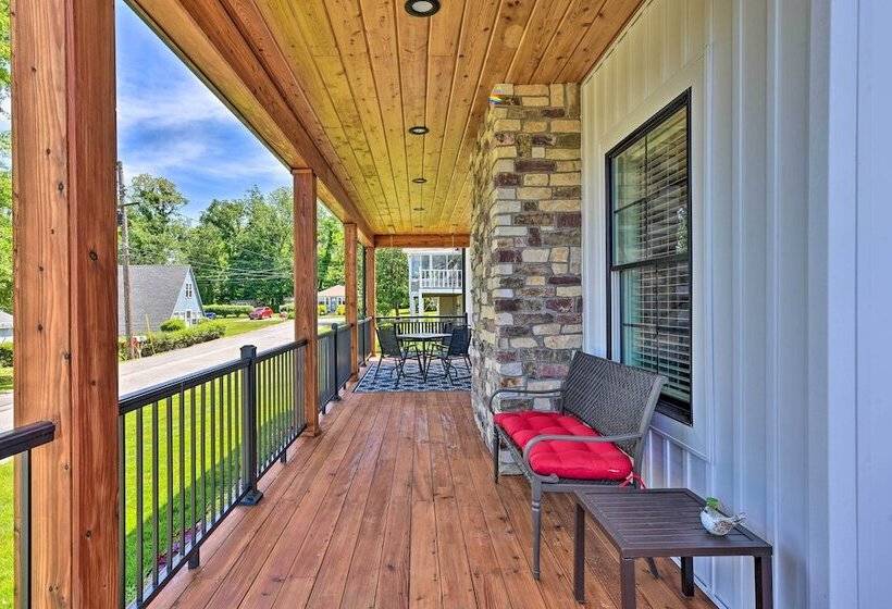 Charming Lake Erie Getaway: Walk To Beach!