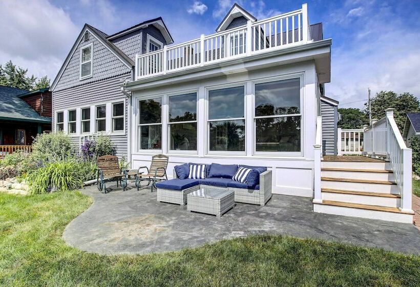Charming Lake Winnebago Retreat: Dock & View!