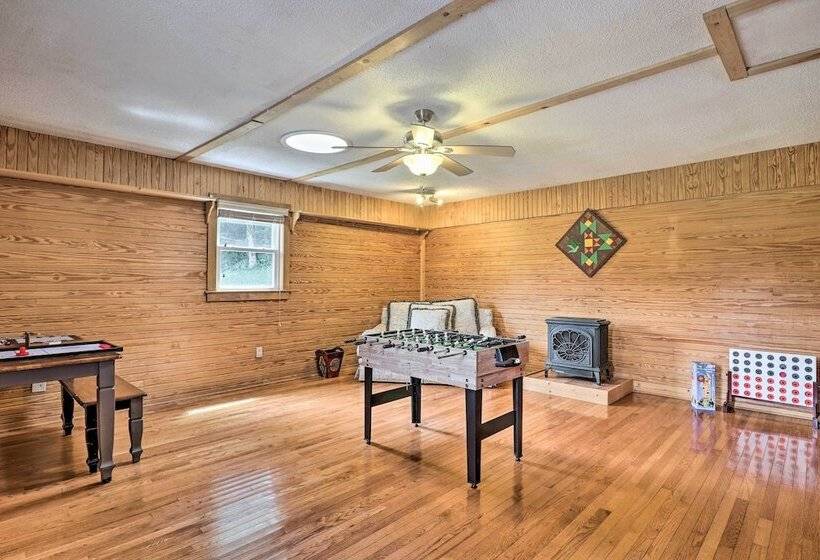 Charming Mills River Home W/ Porch & Yard!