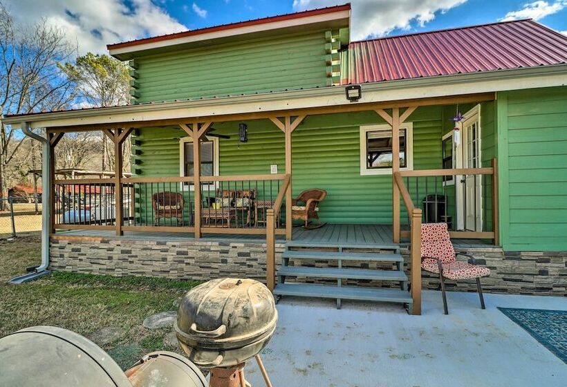 Charming Mountain View Cabin ~ 8 Mi To Dtwn!