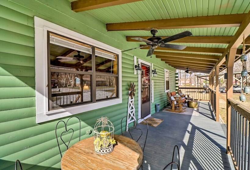 Charming Mountain View Cabin ~ 8 Mi To Dtwn!