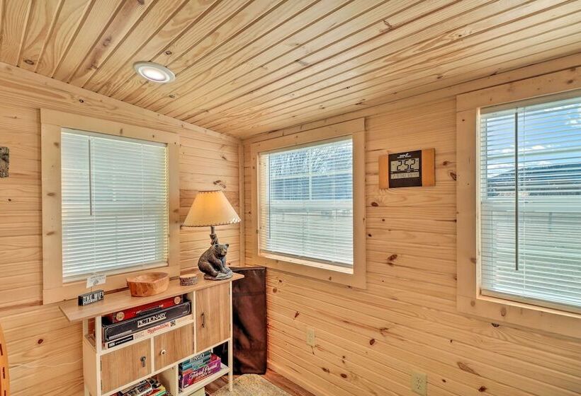 Charming Mountain View Cabin ~ 8 Mi To Dtwn!
