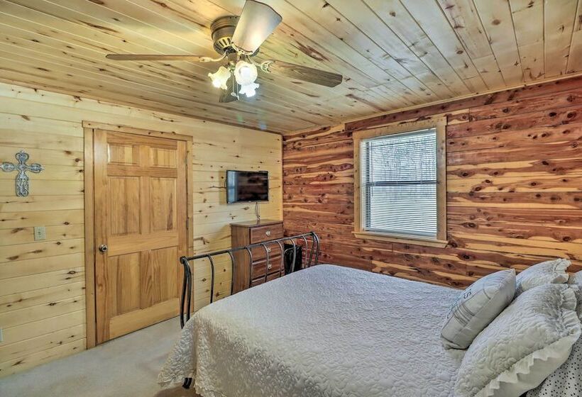 Charming Mountain View Cabin ~ 8 Mi To Dtwn!