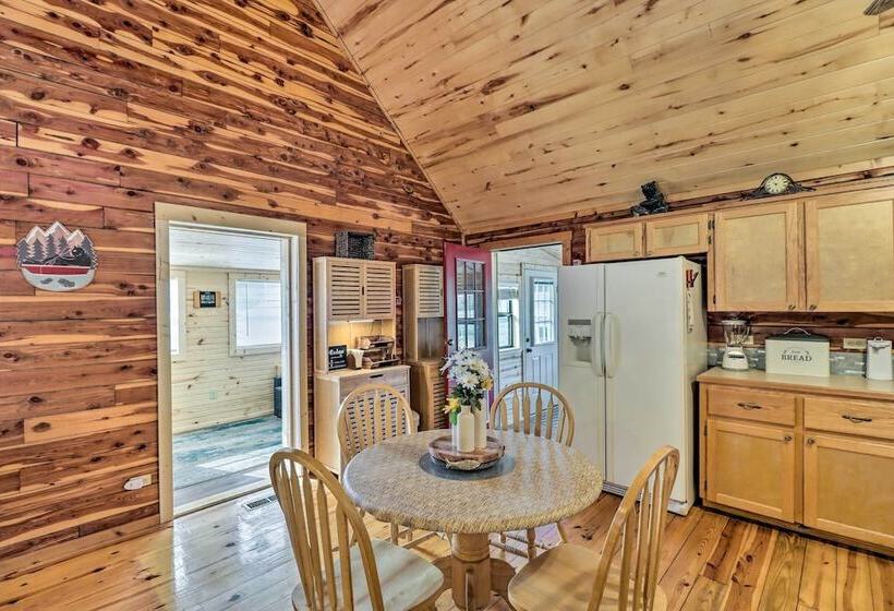 Charming Mountain View Cabin ~ 8 Mi To Dtwn!