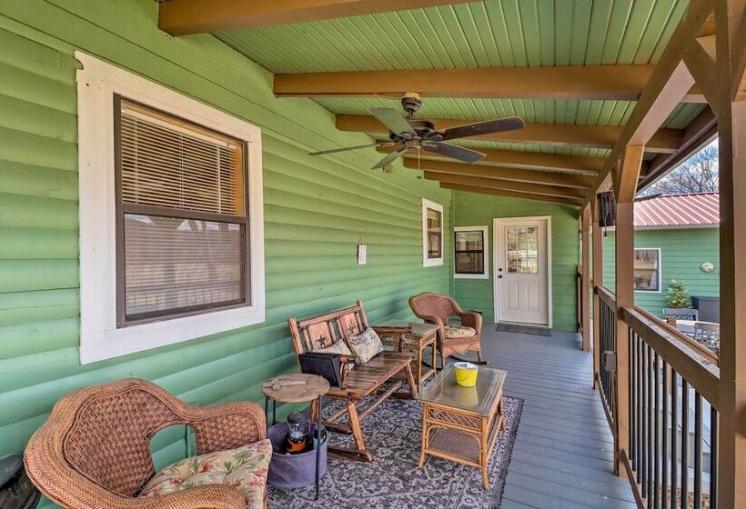 Charming Mountain View Cabin ~ 8 Mi To Dtwn!