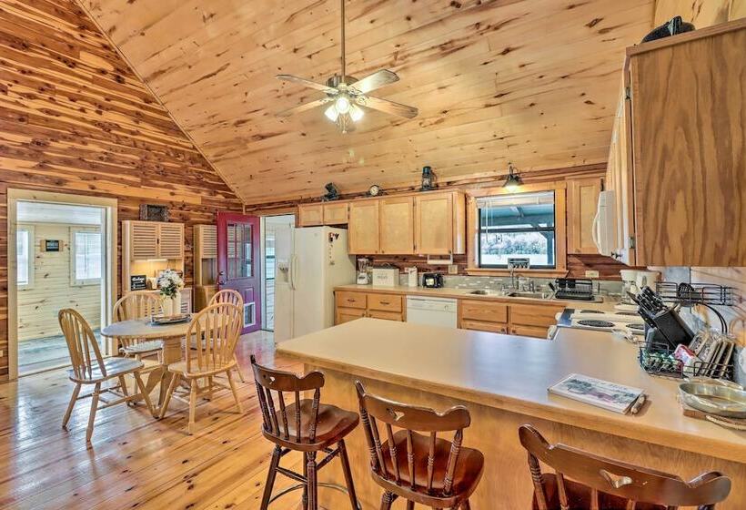 Charming Mountain View Cabin ~ 8 Mi To Dtwn!