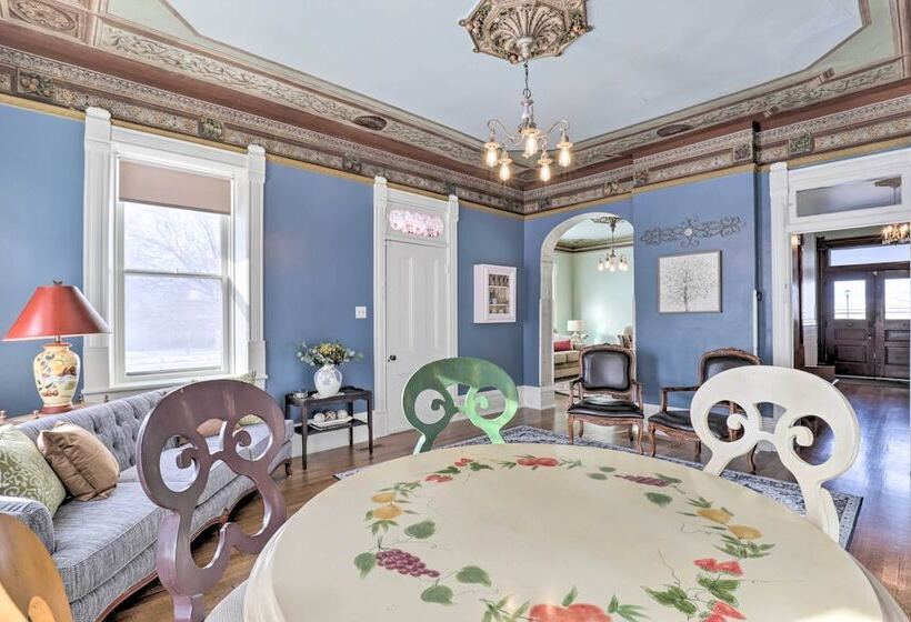 Charming Mt Pleasant Home In Historic Dtwn!