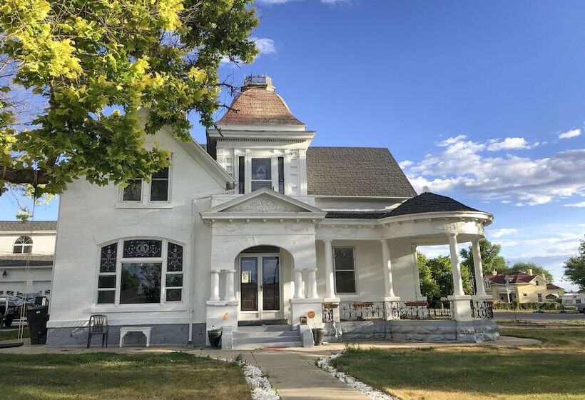 Charming Mt Pleasant Home In Historic Dtwn!