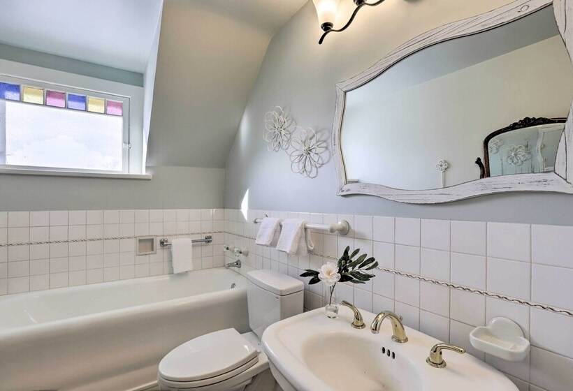 Charming Mt Pleasant Home In Historic Dtwn!