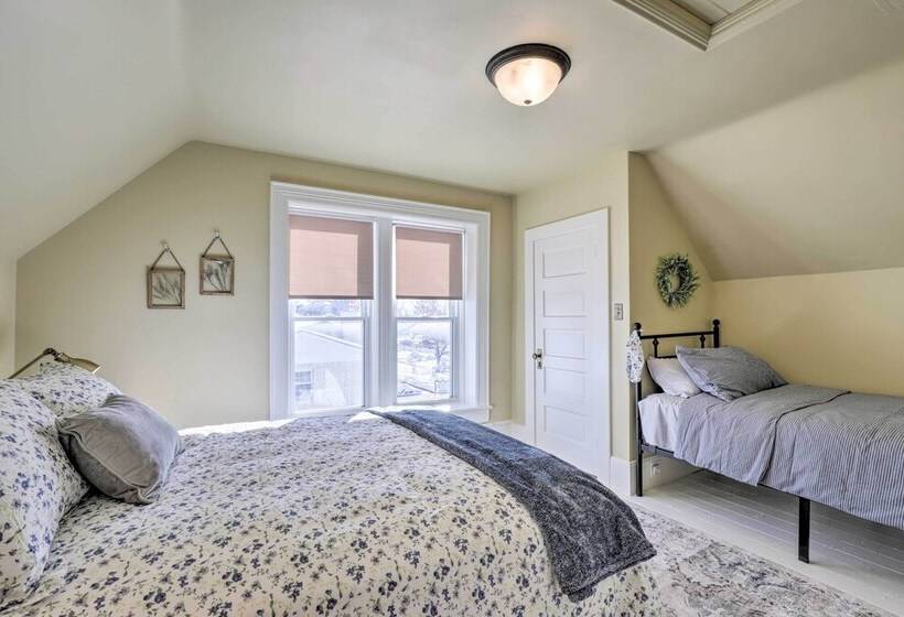 Charming Mt Pleasant Home In Historic Dtwn!