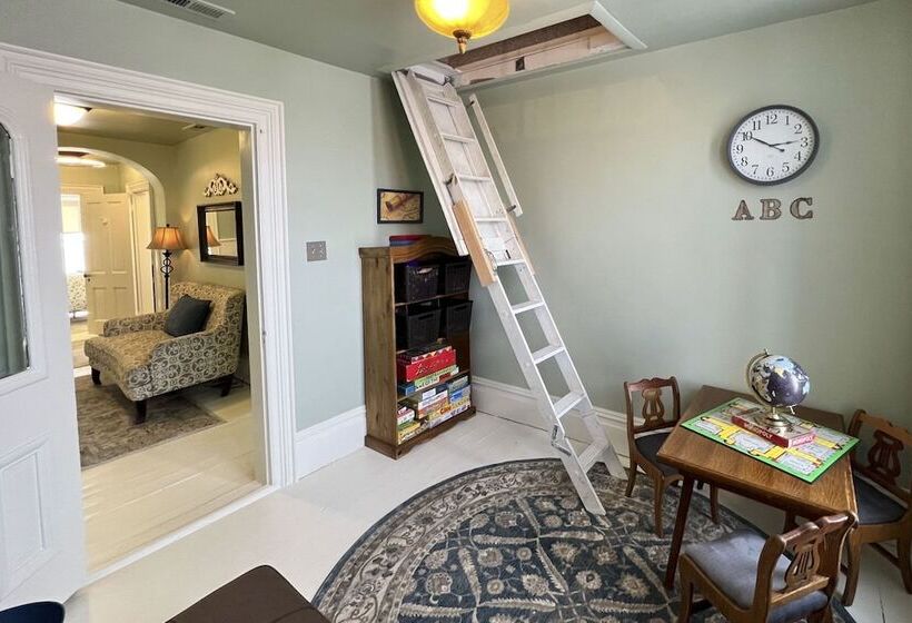 Charming Mt Pleasant Home In Historic Dtwn!