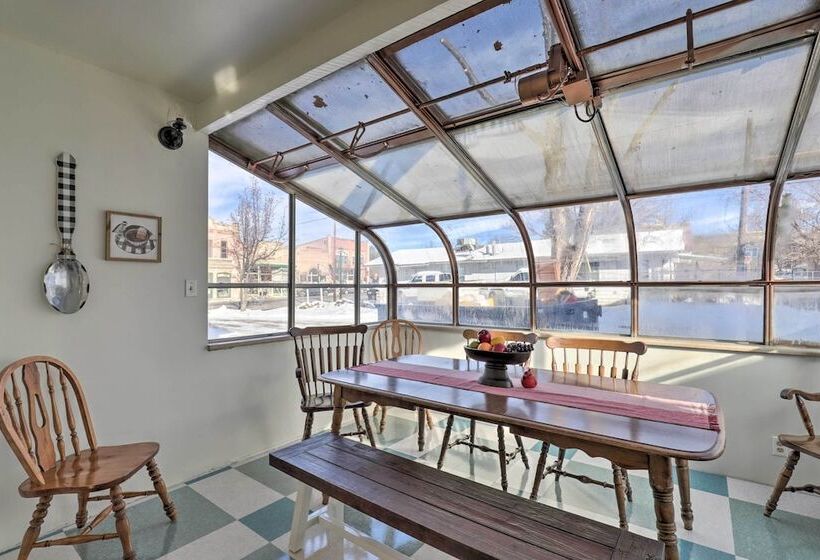 Charming Mt Pleasant Home In Historic Dtwn!