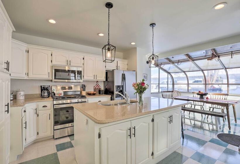 Charming Mt Pleasant Home In Historic Dtwn!