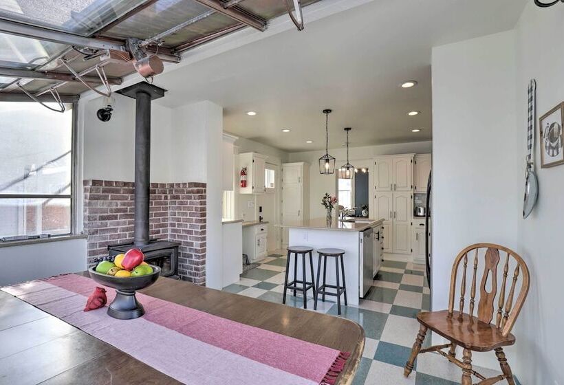Charming Mt Pleasant Home In Historic Dtwn!