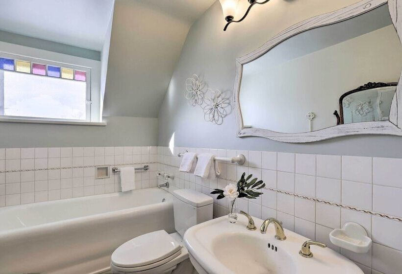 Charming Mt Pleasant Home In Historic Dtwn!