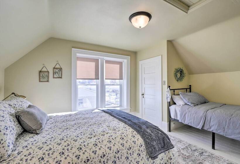 Charming Mt Pleasant Home In Historic Dtwn!