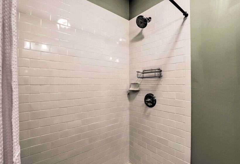 Charming Mt Pleasant Home In Historic Dtwn!