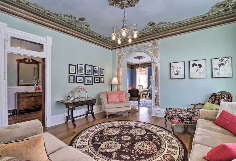 Charming Mt Pleasant Home In Historic Dtwn!