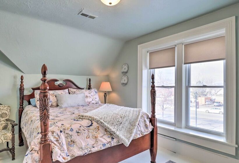 Charming Mt Pleasant Home In Historic Dtwn!