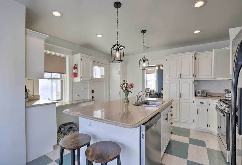 Charming Mt Pleasant Home In Historic Dtwn!