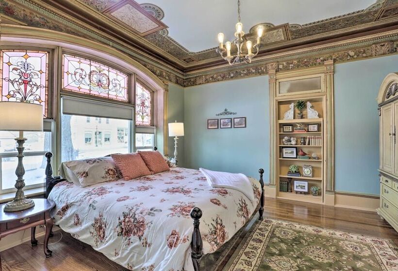 Charming Mt Pleasant Home In Historic Dtwn!