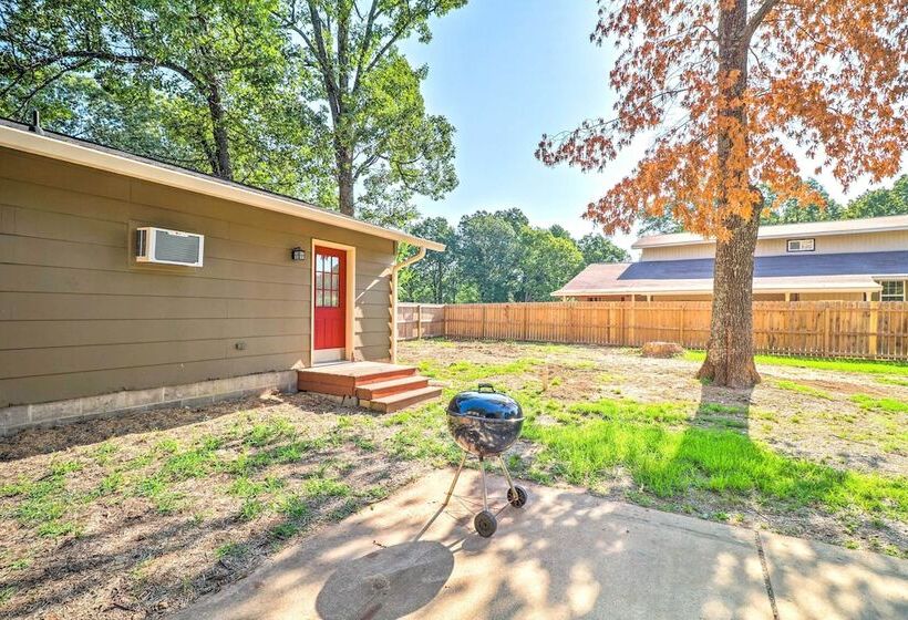 Charming Retreat < 2 Mi To Cranfield Marina!