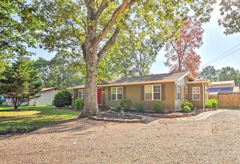 Charming Retreat < 2 Mi To Cranfield Marina!