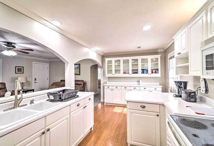 Charming Retreat < 2 Mi To Cranfield Marina!