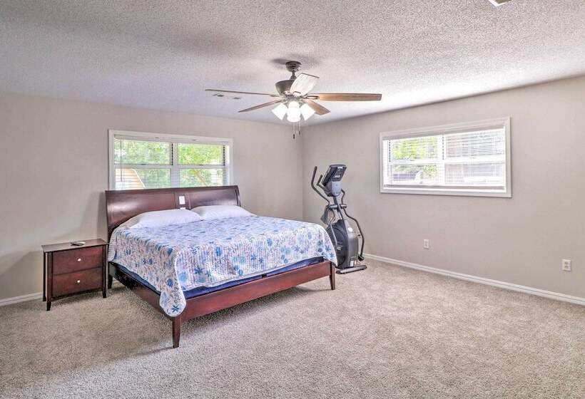 Charming Retreat < 2 Mi To Cranfield Marina!