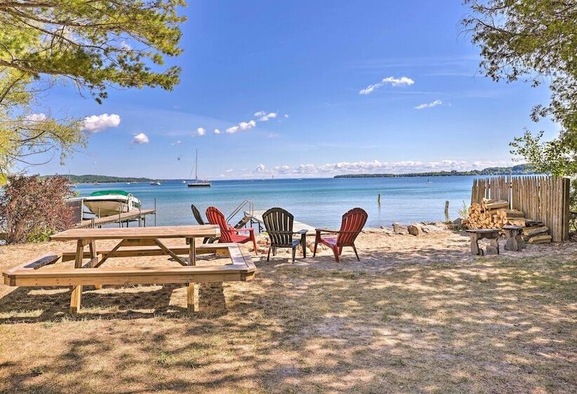 Charming Suttons Bay Cottage W/ Shared Waterfront!