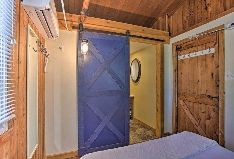 Charming Suttons Bay Cottage W/ Shared Waterfront!