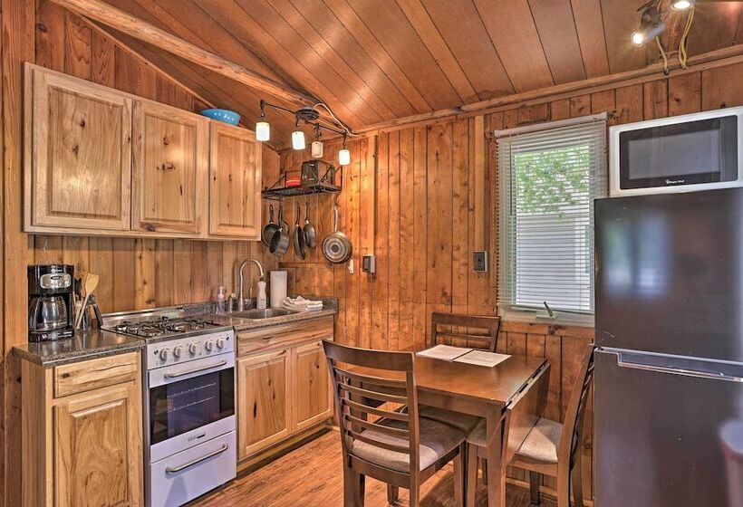 Charming Suttons Bay Cottage W/ Shared Waterfront!