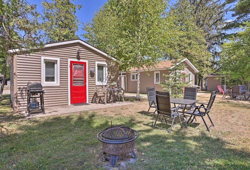 Charming Suttons Bay Cottage W/ Shared Waterfront!