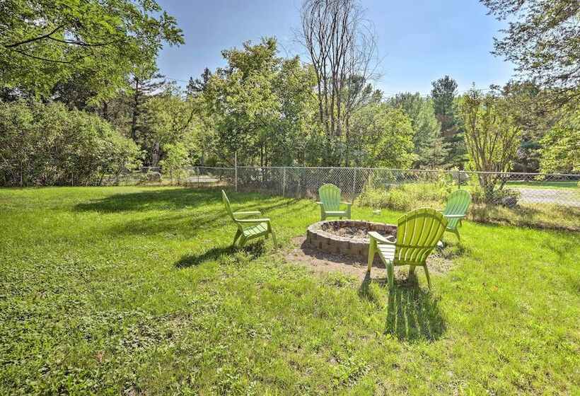 Charming Taylors Falls Home W/ Deck, Fire Pit