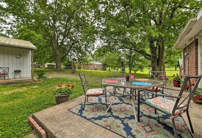 Cheerful Grand Rivers Cottage, 1/2 Mi To Lake