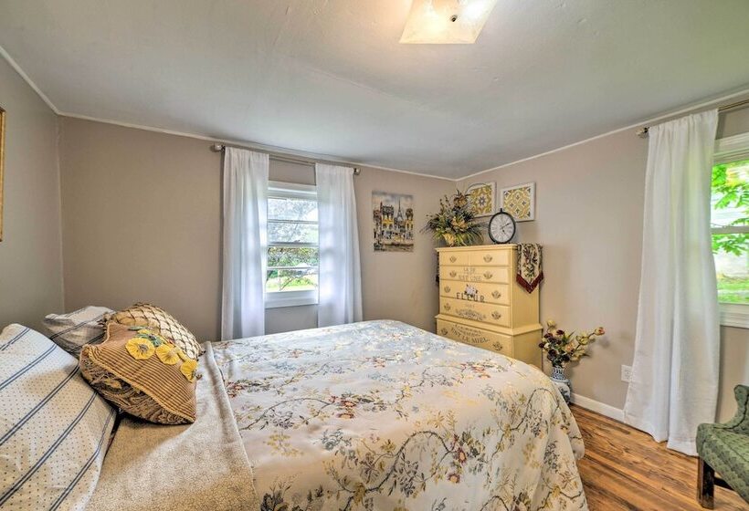 Cheerful Grand Rivers Cottage, 1/2 Mi To Lake