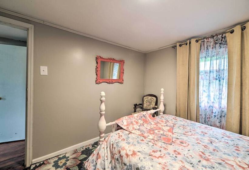 Cheerful Grand Rivers Cottage, 1/2 Mi To Lake