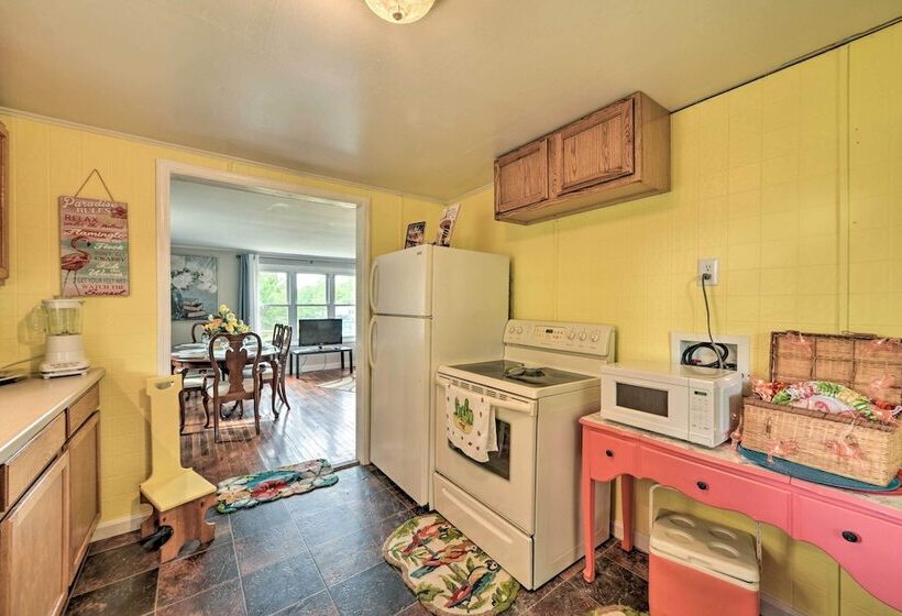 Cheerful Grand Rivers Cottage, 1/2 Mi To Lake