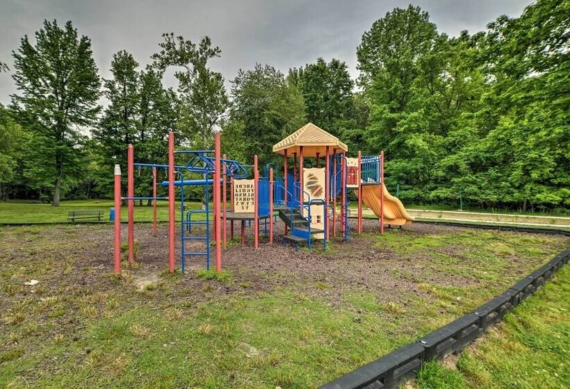 Cheerful Grand Rivers Cottage, 1/2 Mi To Lake