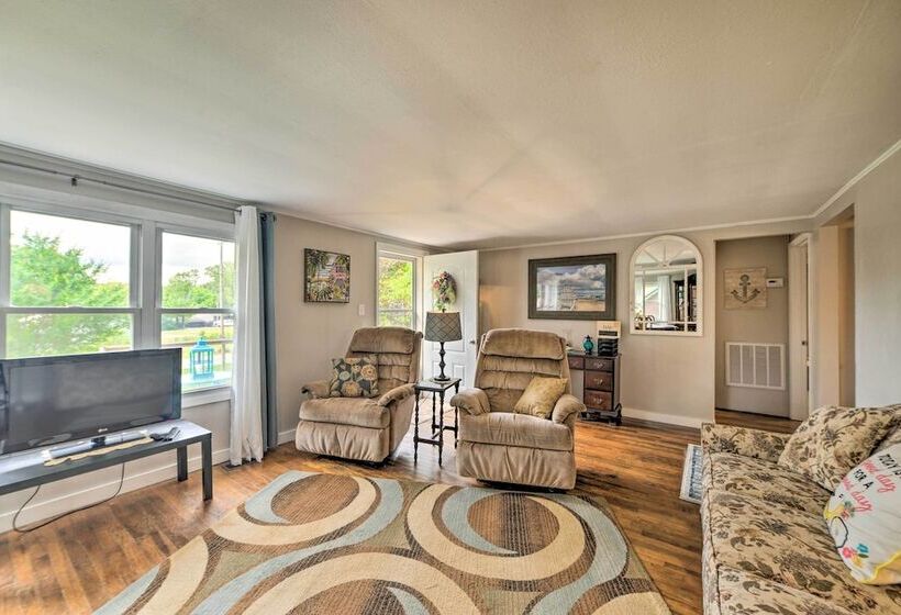 Cheerful Grand Rivers Cottage, 1/2 Mi To Lake