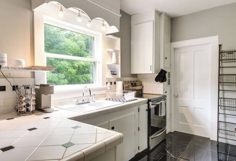 Chester Home ~ 12 Mi To Magic Mountain Ski Area