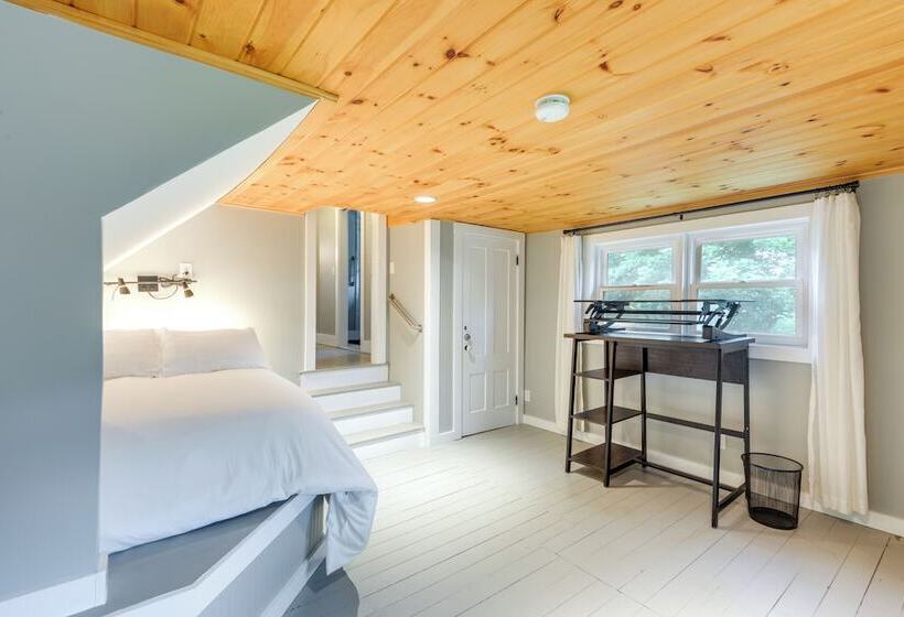 Chester Home ~ 12 Mi To Magic Mountain Ski Area