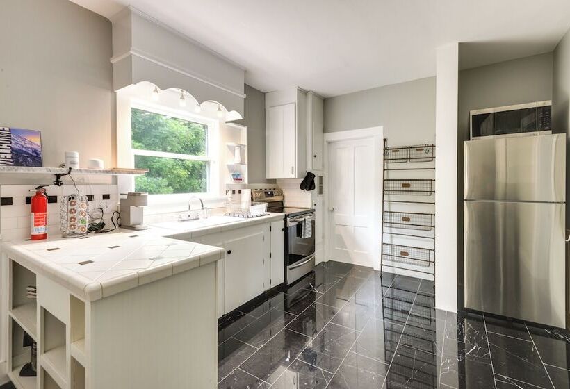 Chester Home ~ 12 Mi To Magic Mountain Ski Area