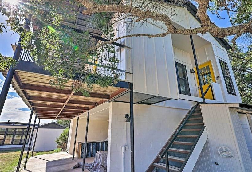 Chic Fredericksburg Retreat   Near Wineries!