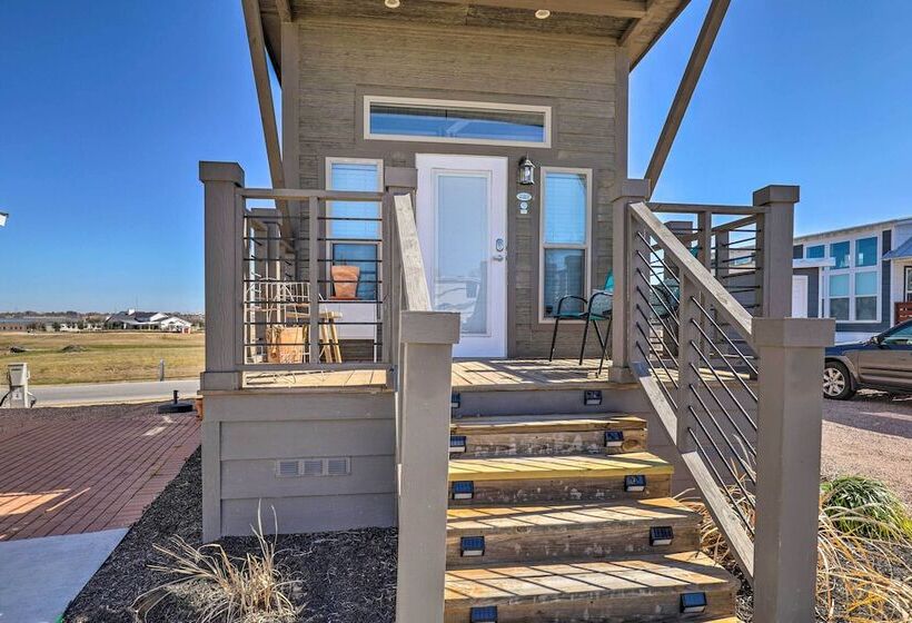 Tiny Home W/ Pool Access, 8 Mi To Downtown Austin!