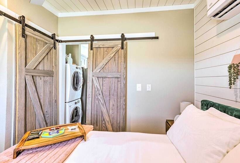 Tiny Home W/ Pool Access, 8 Mi To Downtown Austin!