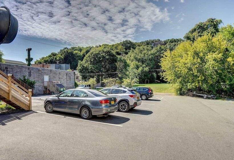 Chic Troy Home Near Downtown, 9 Mi To Albany!