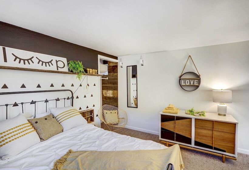 Chic Troy Home Near Downtown, 9 Mi To Albany!