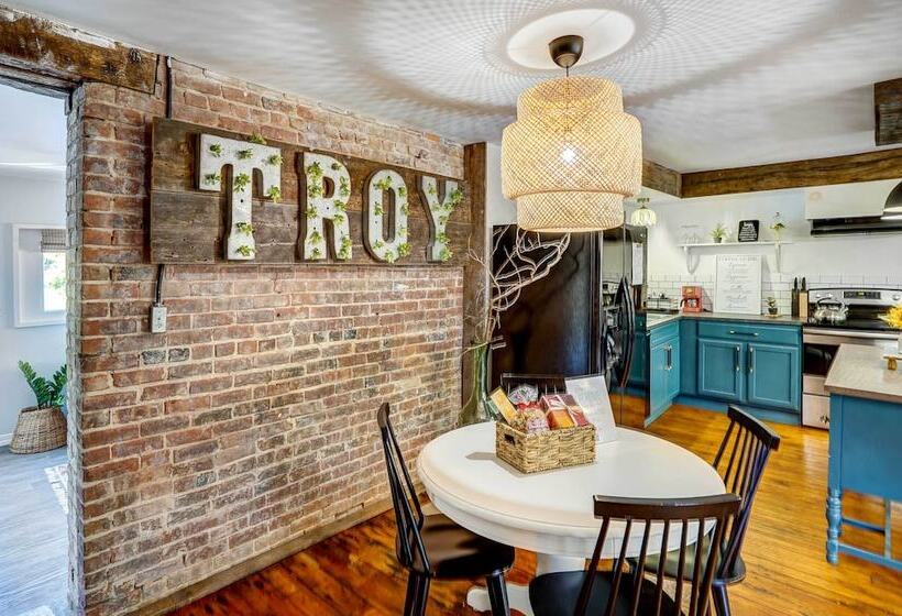 Chic Troy Home Near Downtown, 9 Mi To Albany!